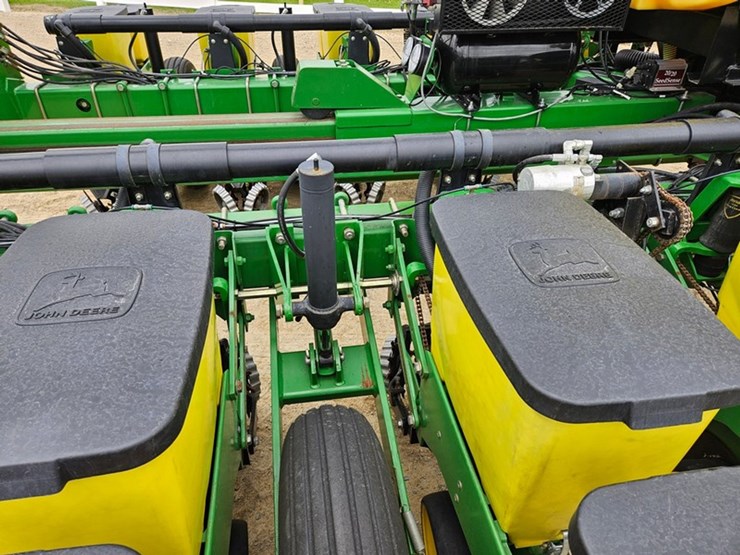 john-deere-7200-image-74