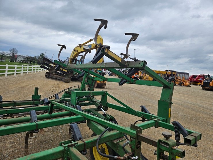 john-deere-16-image-12