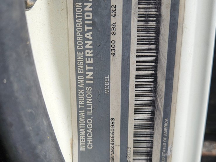 2004-international-durastar-4300-image-42