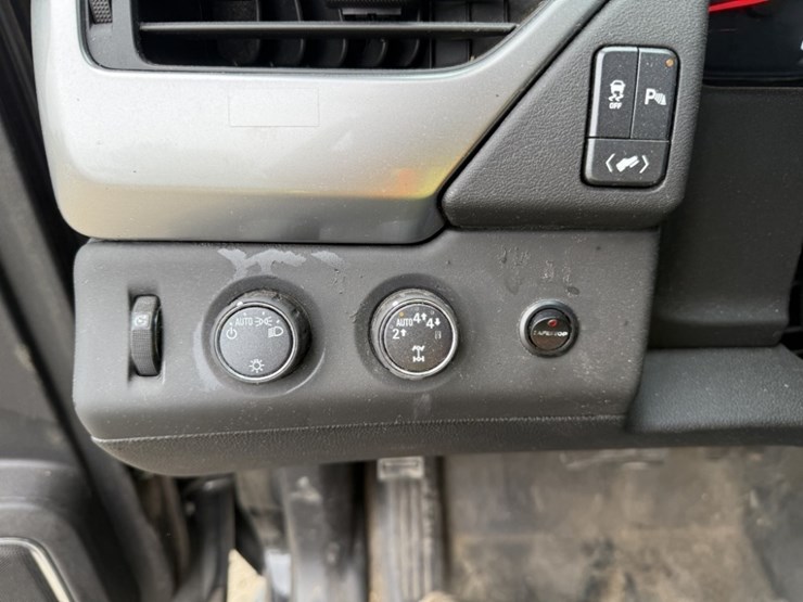 2019-chevrolet-tahoe-image-27