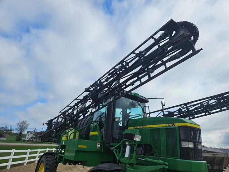 john-deere-4700-image-11