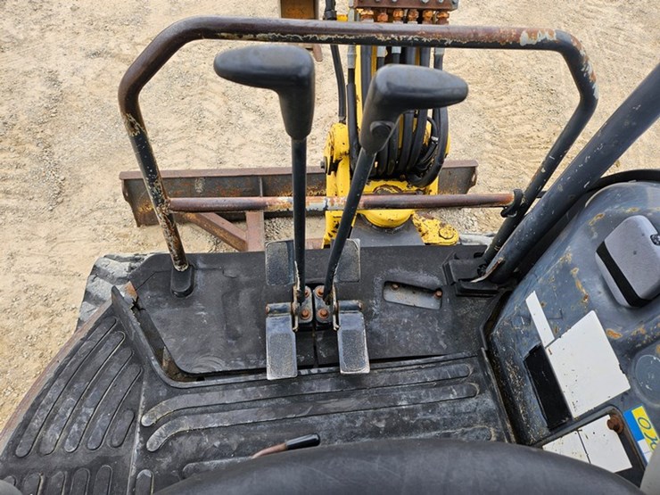 new-holland-e35sr-image-26