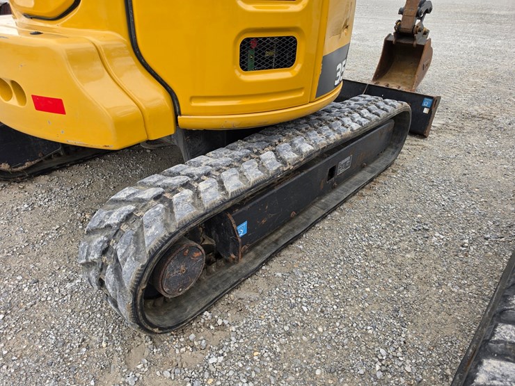 2020-deere-35g-image-17