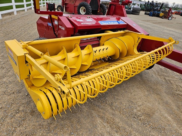 new-holland-fp240-image-21