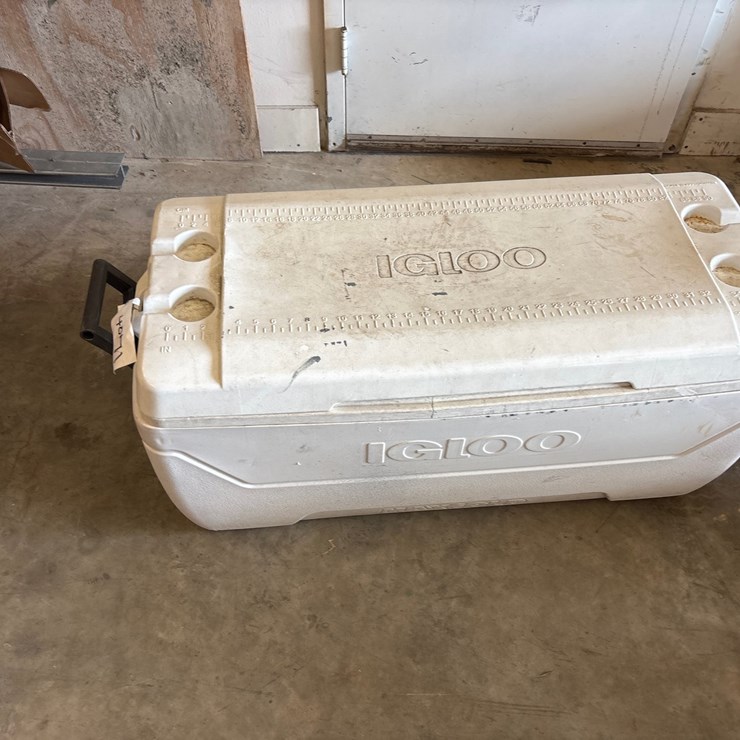 #4071 • LARGE IGLOO ICE CHEST