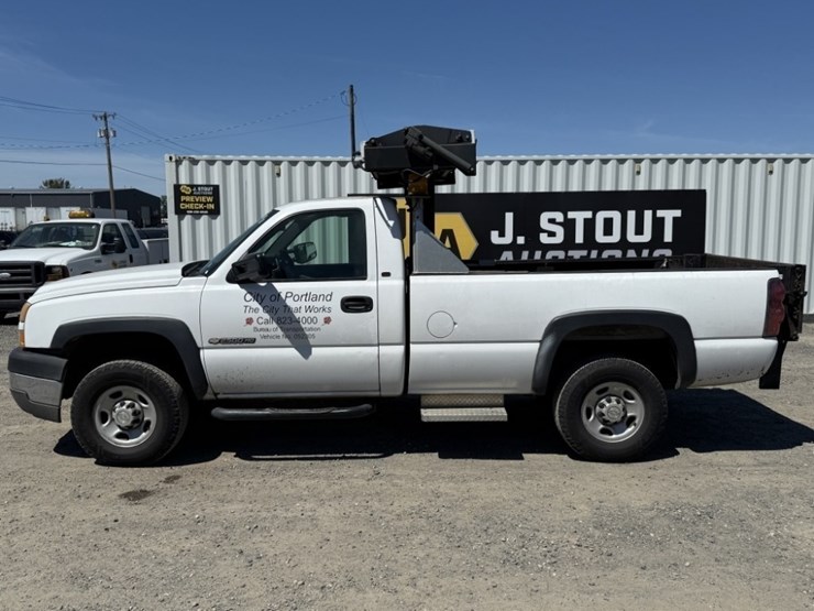 2005-chevrolet-silverado-2500-hd-pickup-image-7