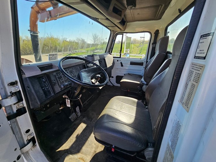 2001-vactor-2100-image-60