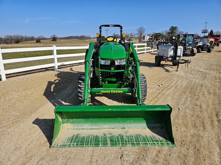 john-deere-4052m-image-8