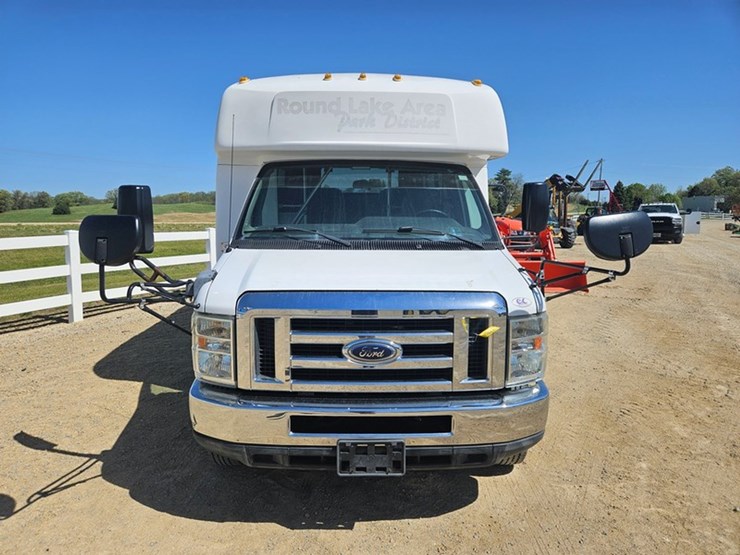 2012-ford-e350-image-8
