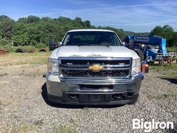 2013-chevrolet-silverado-2500-image-2