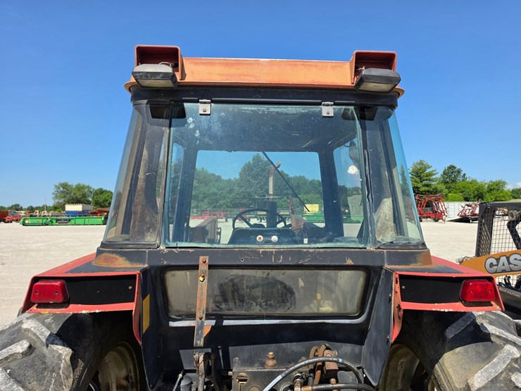 1988-case-ih-885-image-16