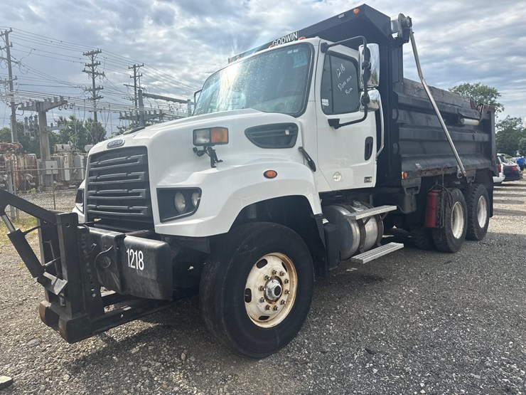 2014-freightliner-114sd-image-10