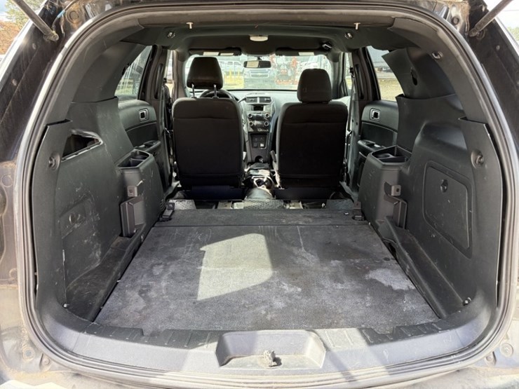 2017-ford-explorer-image-22