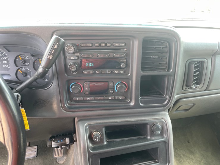 2004-chevrolet-silverado-3500-image-19
