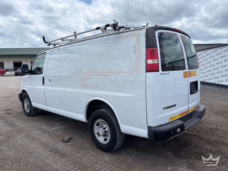 2017-chevrolet-express-2500-image-4
