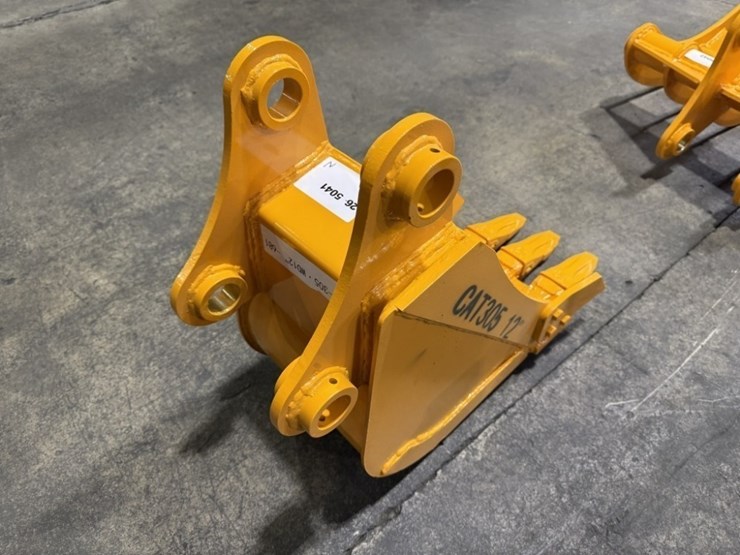 2026-caterpillar-305-image-3