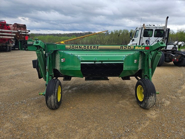 john-deere-820-image-35