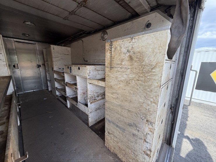 2010-freightliner-mt55-image-29