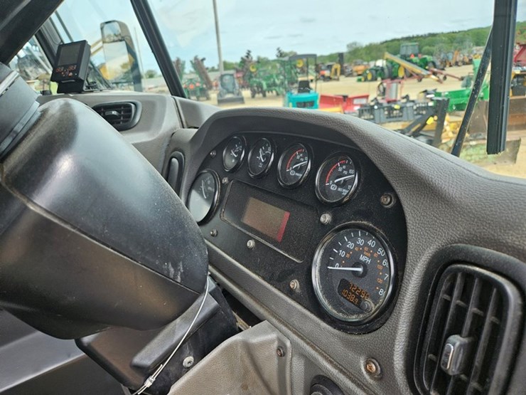 #5222-•-2015-peterbilt-garbage-truck-image-38