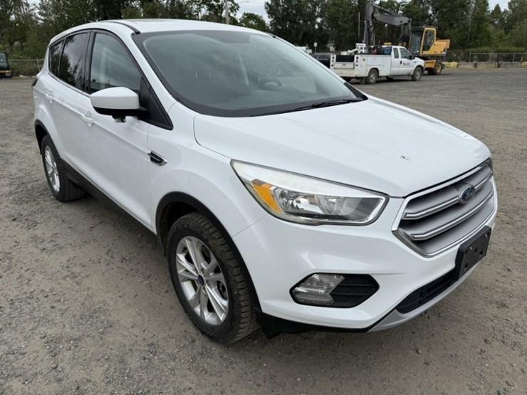 2017-ford-escape-se-image-2