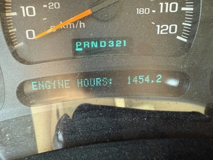 2005-chevrolet-silverado-2500-hd-pickup-image-32