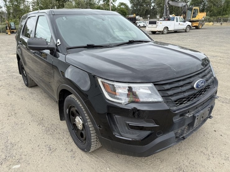 2017-ford-explorer-image-2