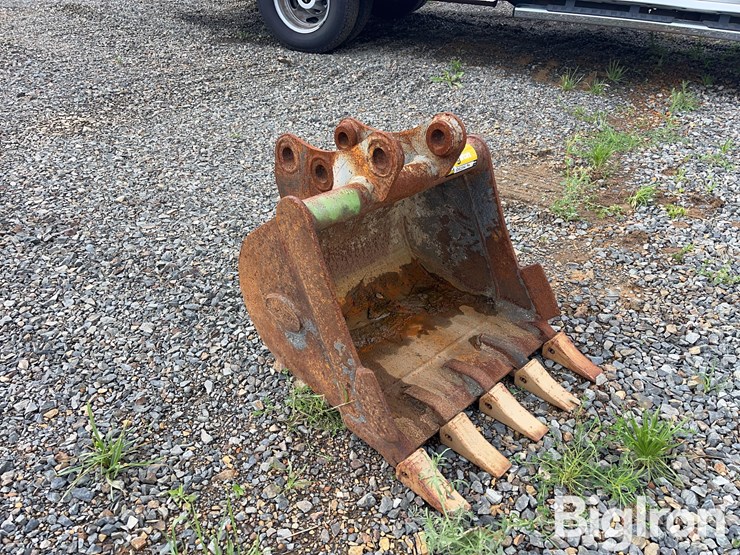 strickland-24"-backhoe-bucket-image-3
