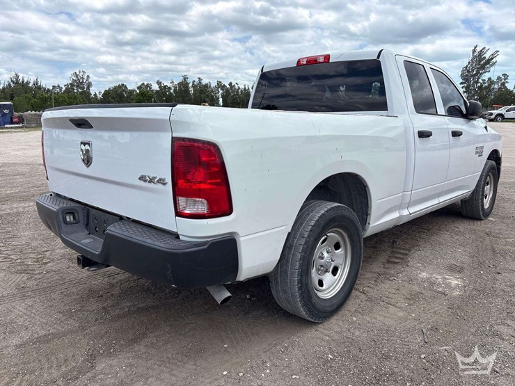 2020-ram-1500-classic-image-3
