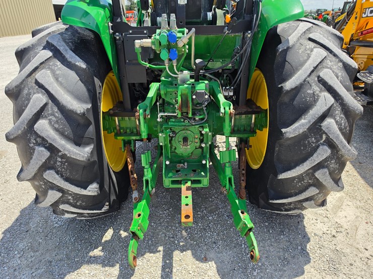 2022-john-deere-5100e-image-17