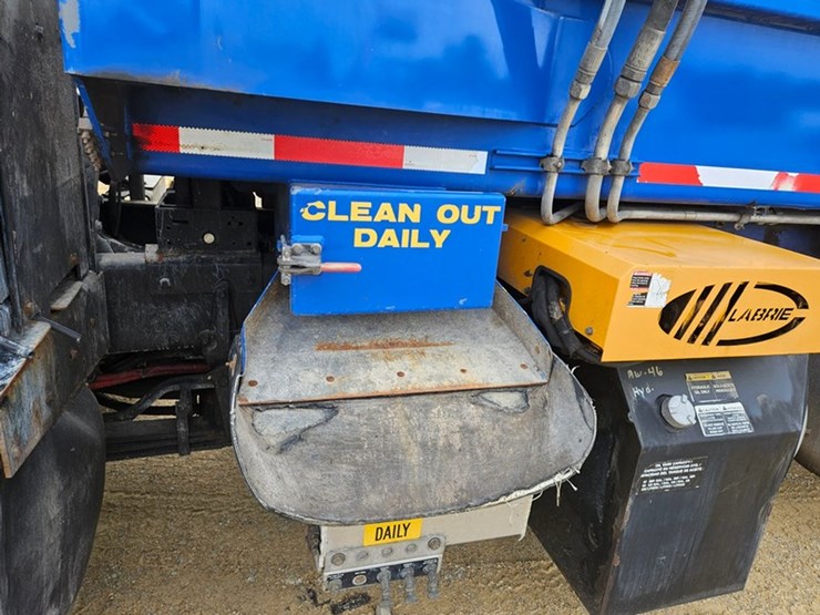 #5222-•-2015-peterbilt-garbage-truck-image-25