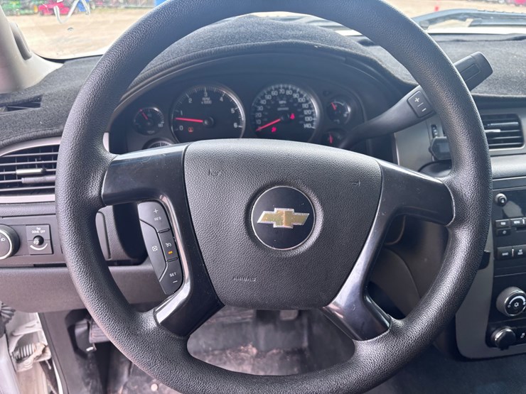 2014-chevrolet-tahoe-image-12