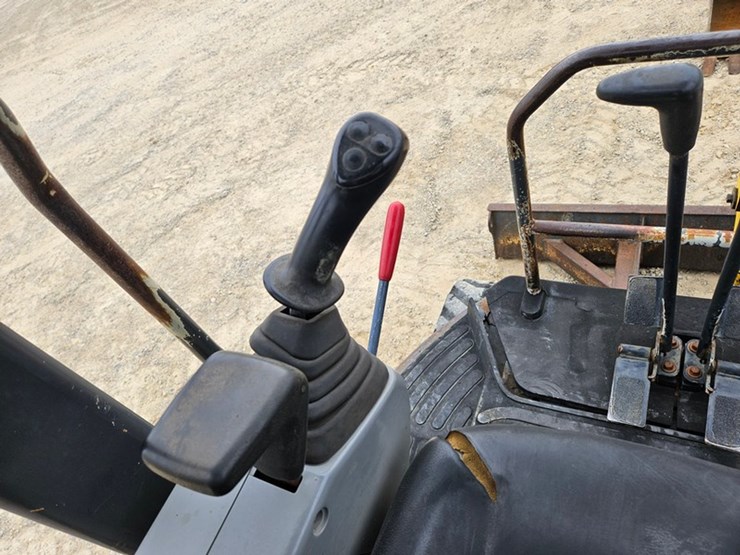 new-holland-e35sr-image-25