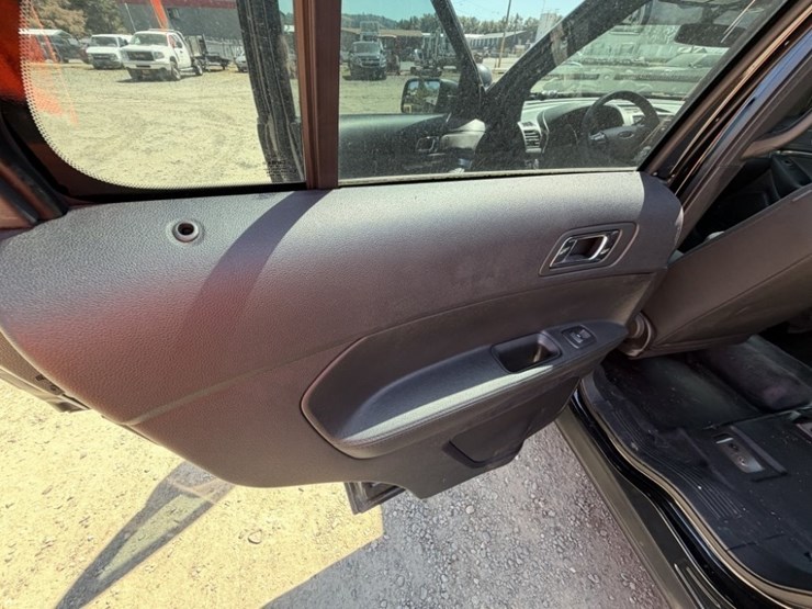 2018-ford-explorer-image-24