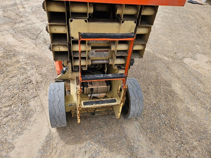 2015-jlg-2632es-image-14