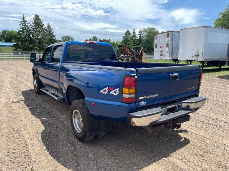 2004-chevrolet-silverado-3500-image-3