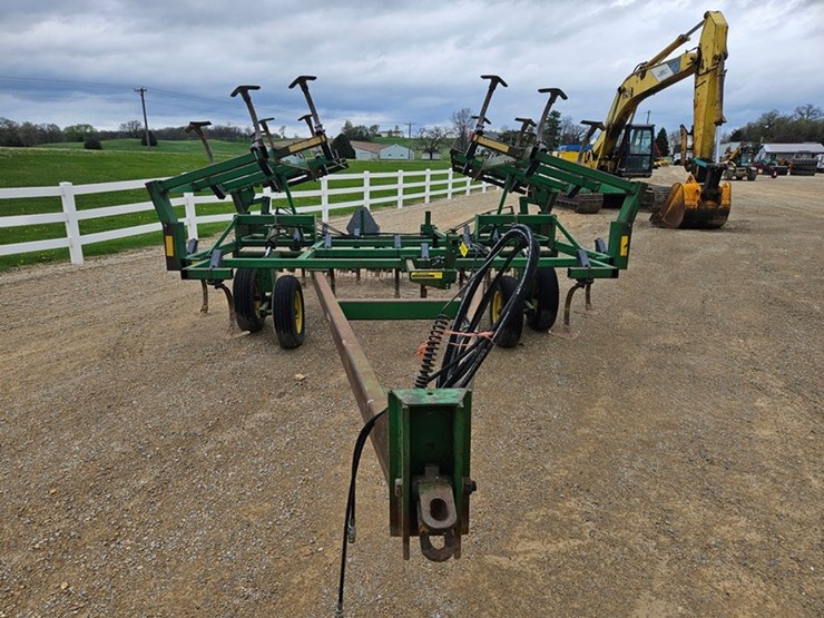 john-deere-16-image-8