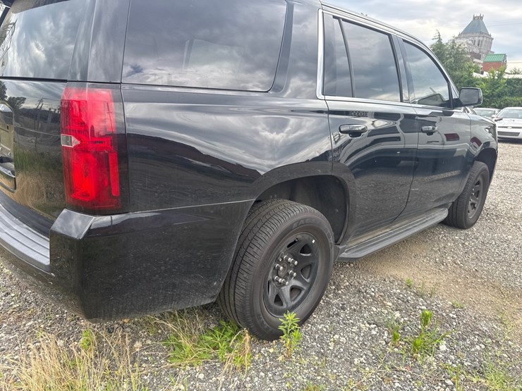 2017-chevrolet-tahoe-image-22