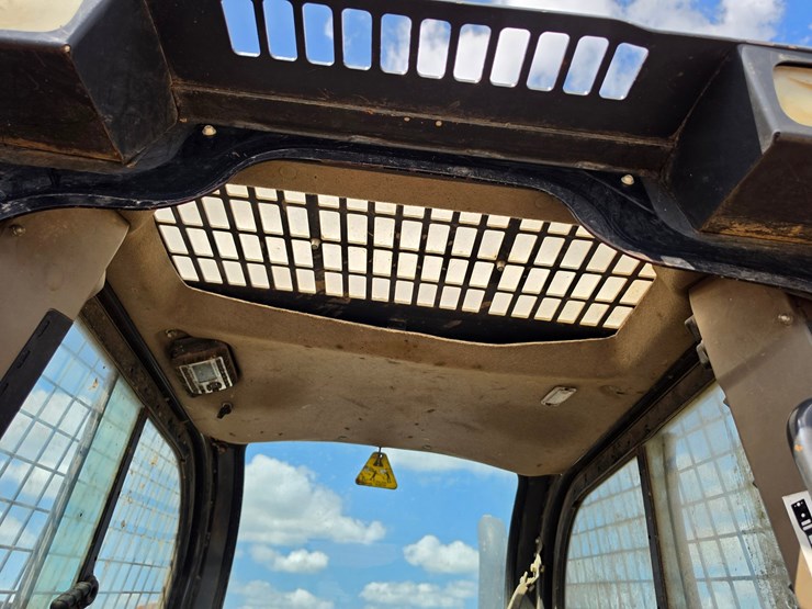 2015-case-sr240-image-8