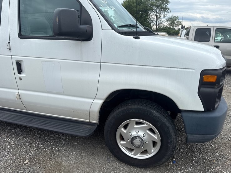 #24-•-2012-ford-van-image-24