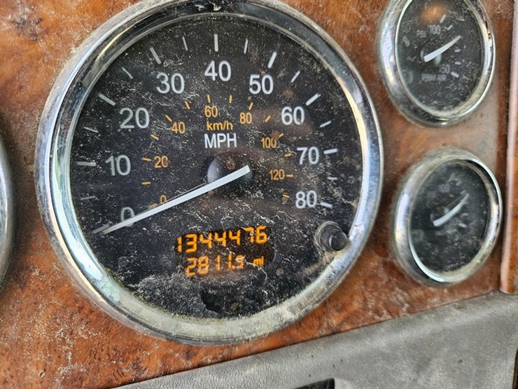 2006-peterbilt-379-image-42