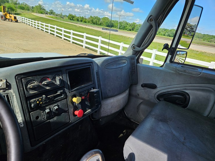2004-international-durastar-4300-image-36
