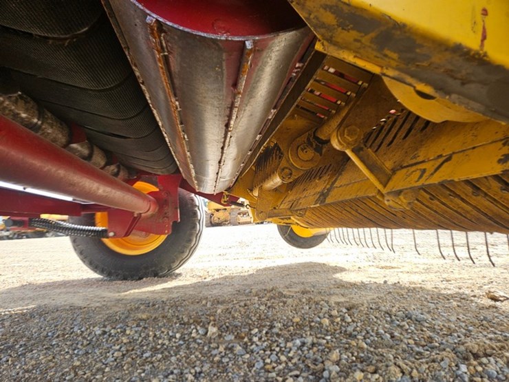 new-holland-br7090-image-35
