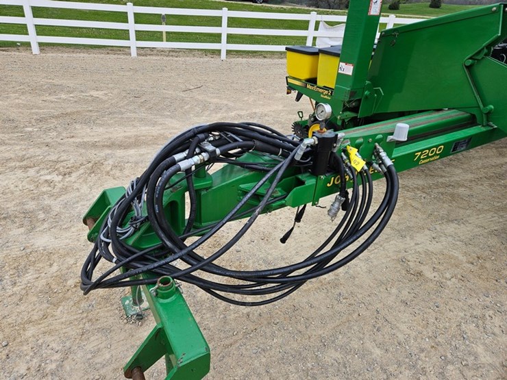 john-deere-7200-image-10