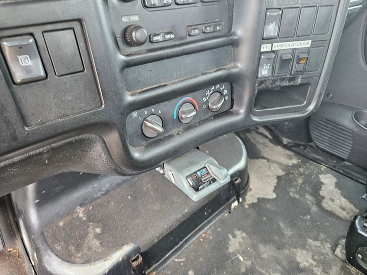 2003-gmc-5500-image-46