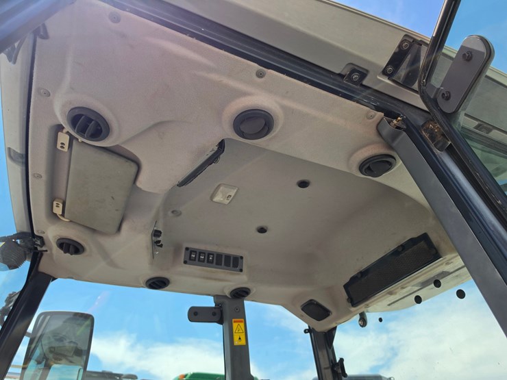 2014-massey-ferguson-4610-image-11