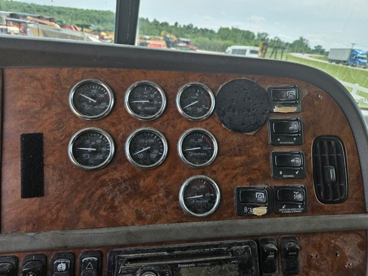 2006-peterbilt-379-image-48