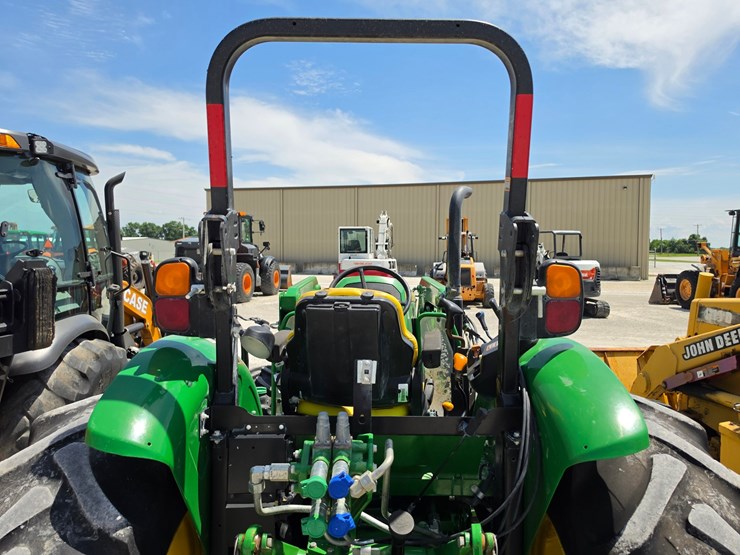 2022-john-deere-5100e-image-12