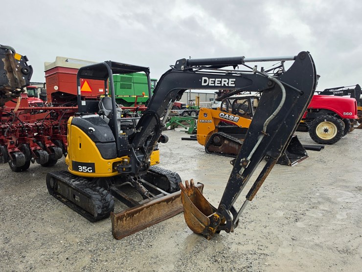 2020-deere-35g-image-23