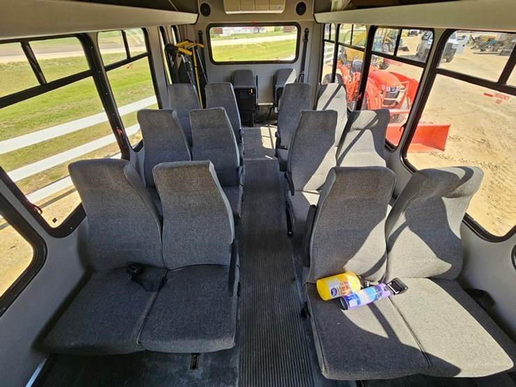 2012-ford-e350-image-41