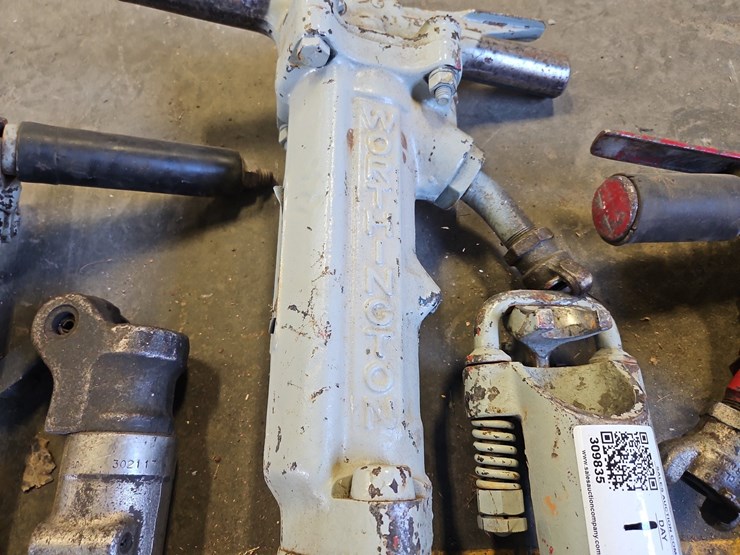 quantity-of-pneumatic-jack-hammers-image-4